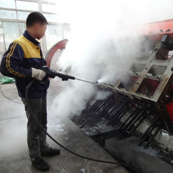 化工廠(chǎng)檢修用工業(yè)高壓清洗設(shè)備現(xiàn)場(chǎng)